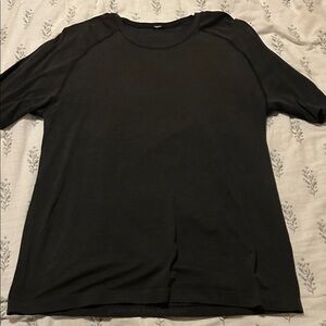 lululemon athletica Men’s Short Sleeve Shirt - Black